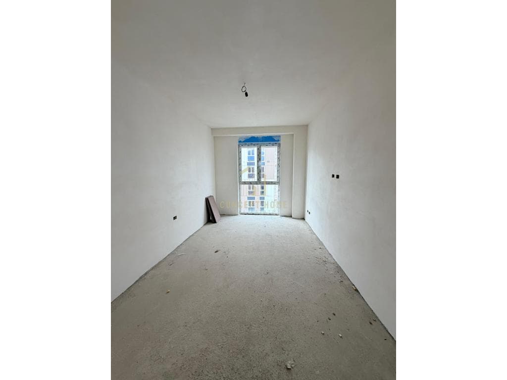 Shitet Apartament 2+1+2+Post Parkingu, tek Bulevardi i Ri 3