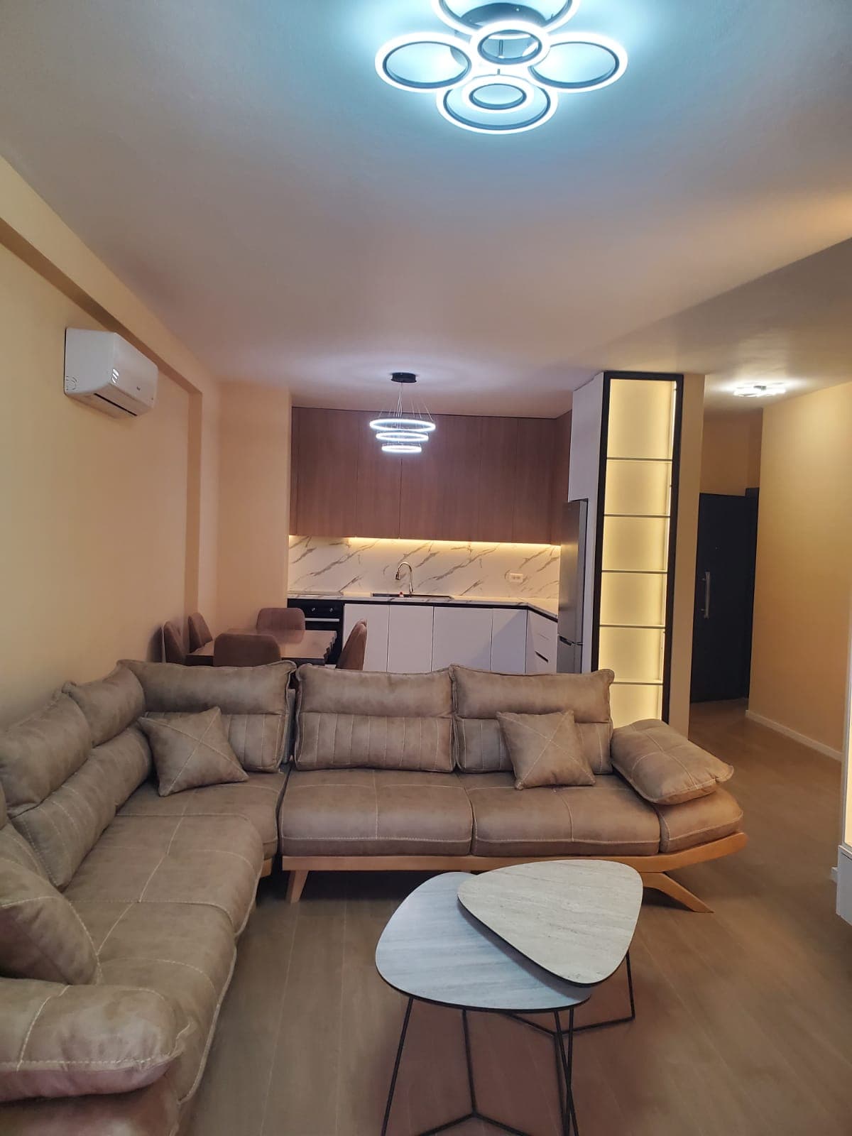 Jepet me qera apartament 2+1+2 tek Liqeni i Thate