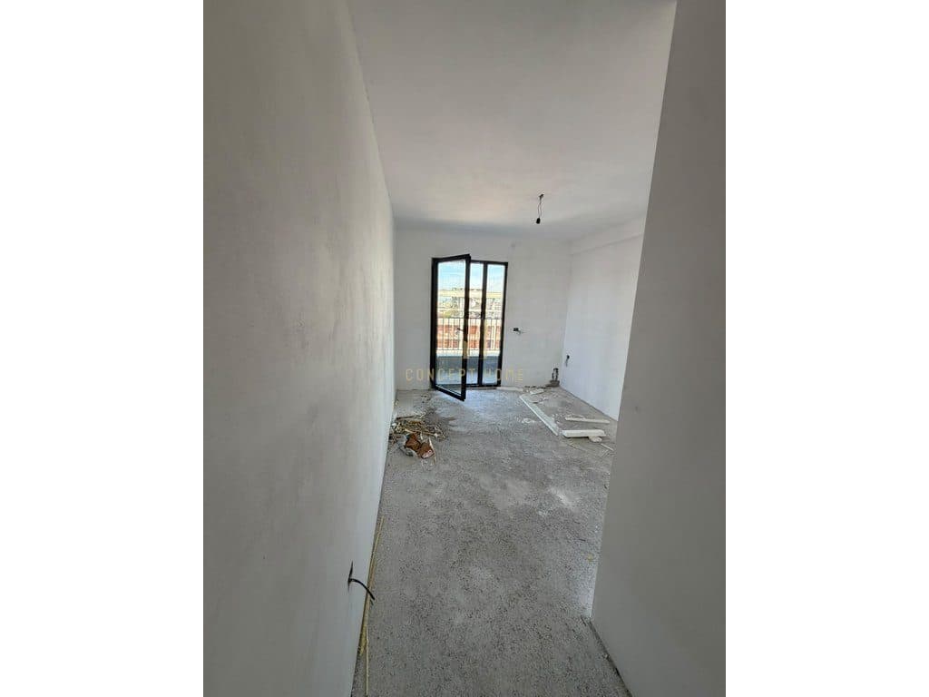Shitet Apartament 1+1 ne Kamez 4
