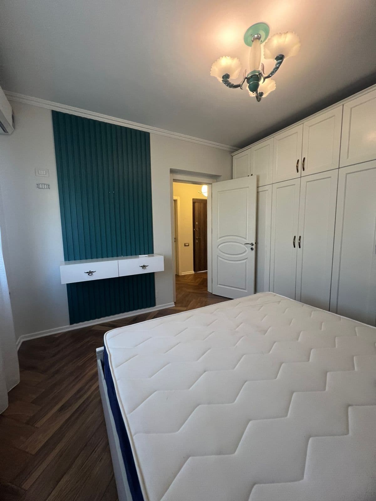 Shitet Apartamanet 1+1 tek Oxhaku 4