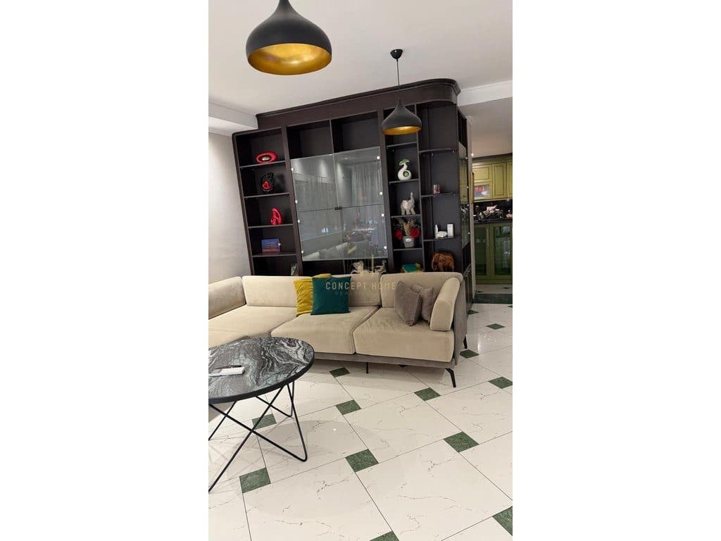 Jepet me qera Apartament 3+1+2 poste parkimi tek 2