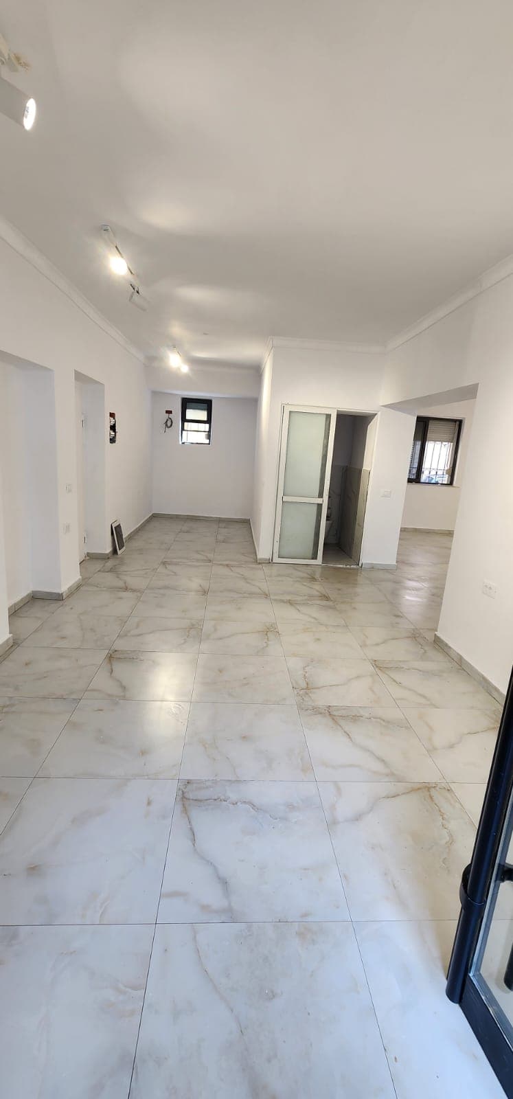 Jepet ambient me qera afer Xhamllikut