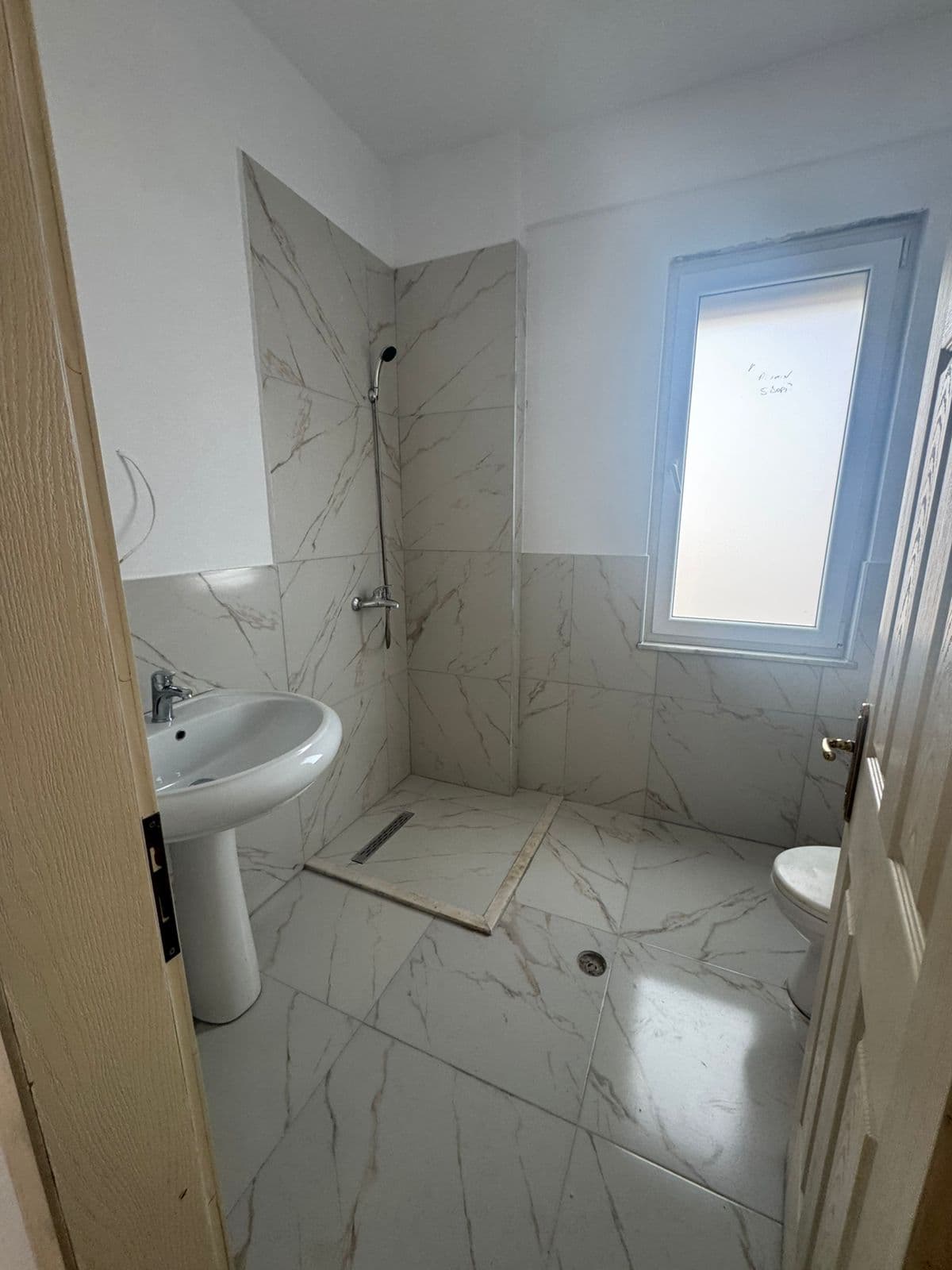 Shitet apartament 2+1+2 tek casa italia