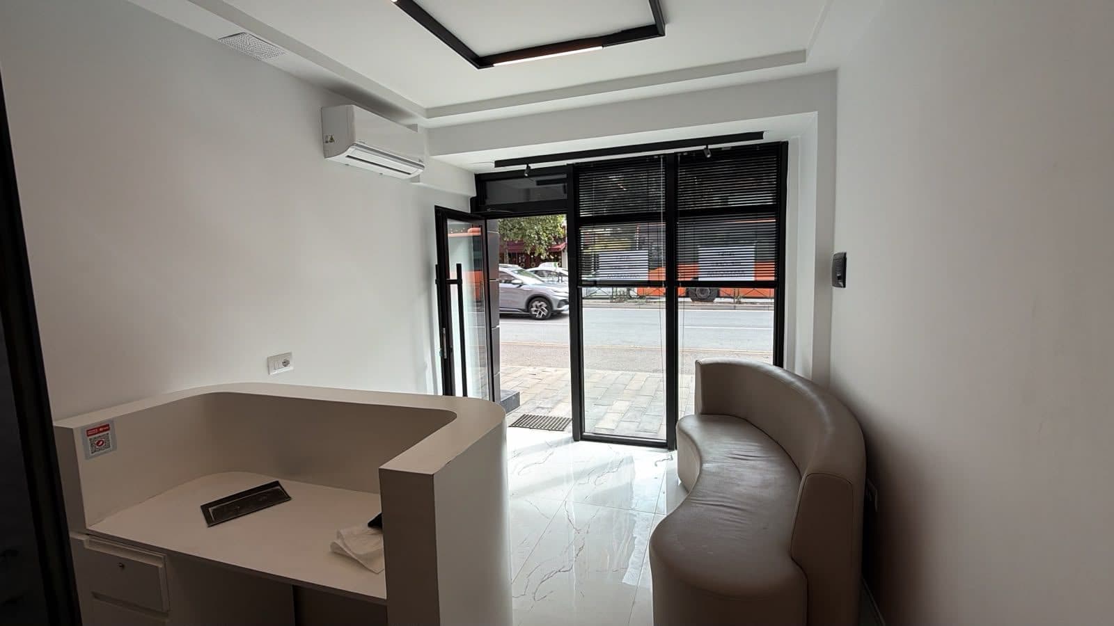 Zyrë Me Qira në Rruga e Dibrës, Tiranë - 500€ | 30 m² 1