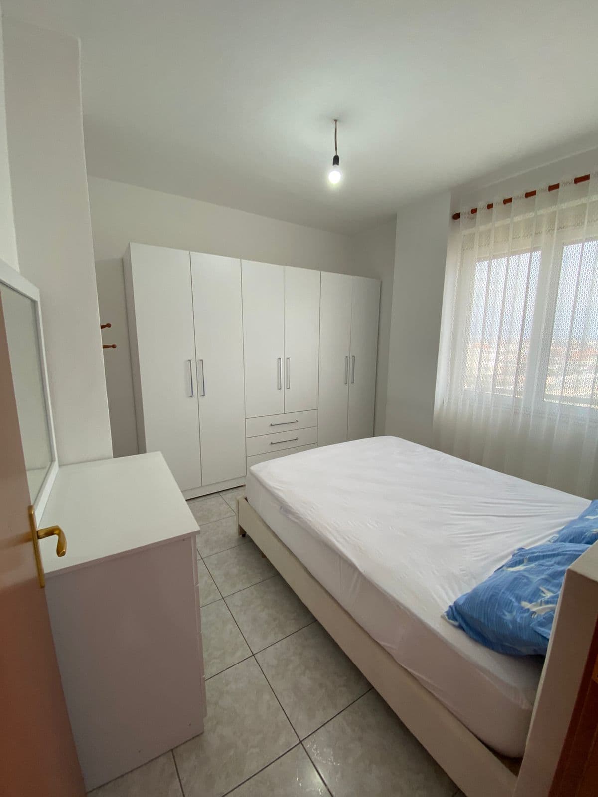 Jepet me qera Apartament 1+1 tek Kthesa E Kamzes/38,000 leke 2