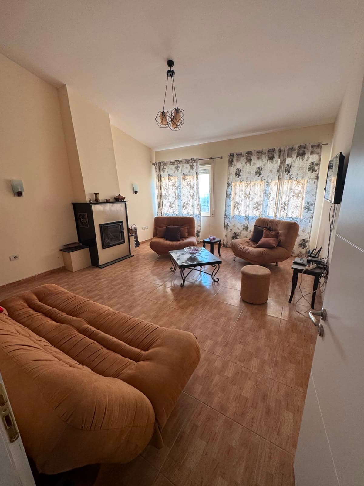 Shitet apartament 2+1+2 ne Fresk /Cmimi : 185milion e 600mij leke 3