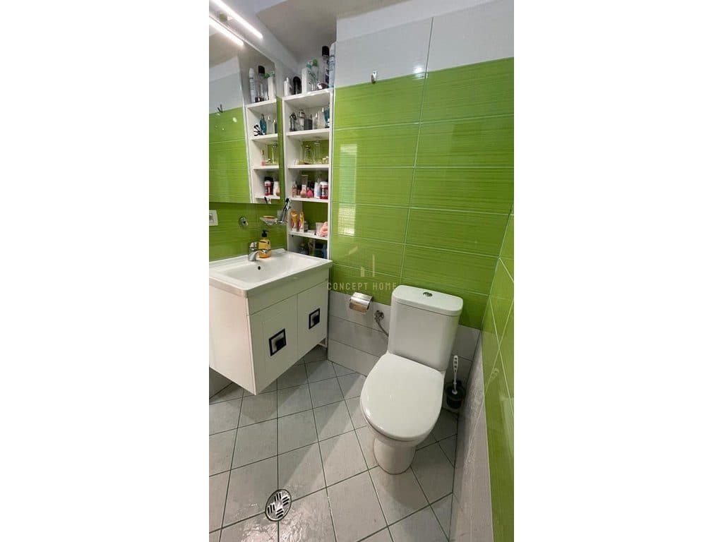 Jepet apartament me qera 2+1+2 prane Qendres 4