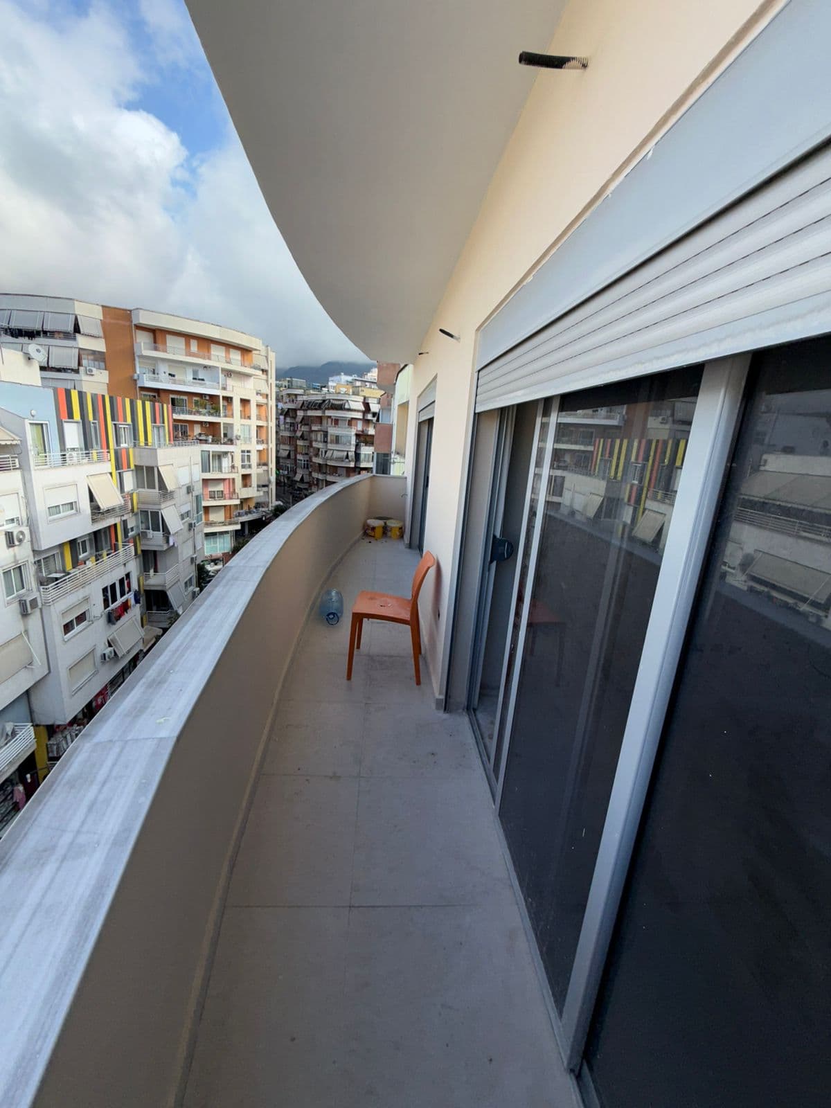 Shitet apartament 2+2+Ballkone ne zonen e Freskut. 4