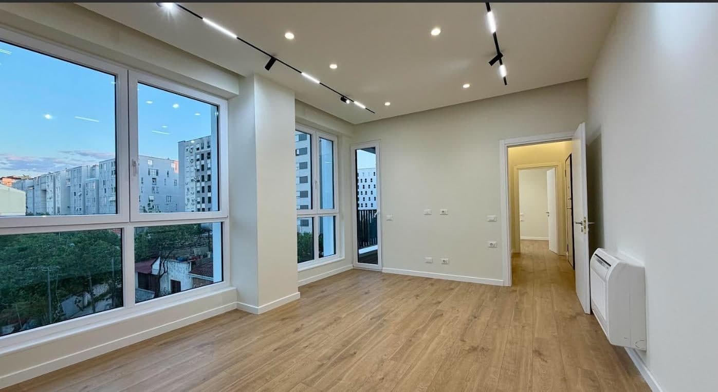 Ambiente me qera 1+1 Komuna e Parisit