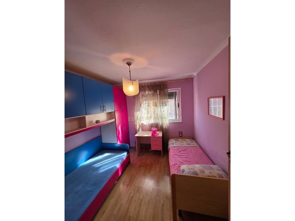 Shitet apartament 2+1 tek 4