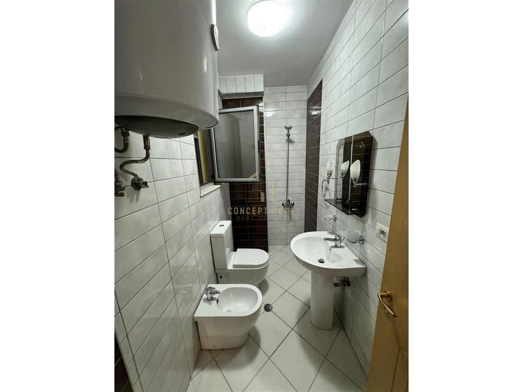 Jepet me qera apartament 3+1+2 tek Liqeni i thate 2