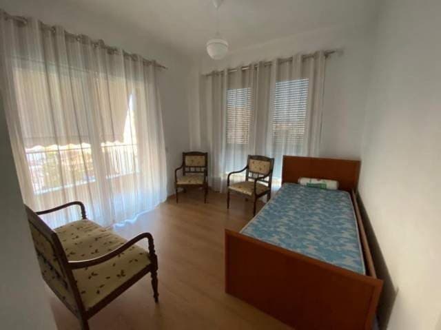 Jepet me qera apartament 3+1 ne Rrugen 5 Maj 4
