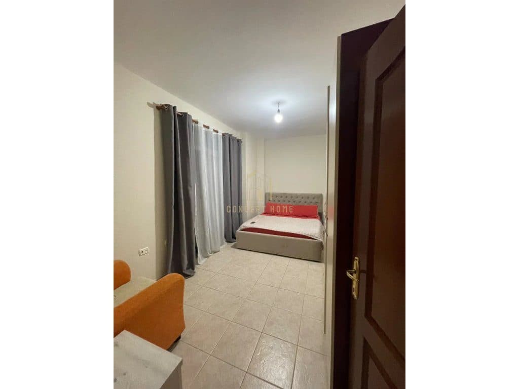 Jepet me qera apartament 1+1 ne Komune te Parisit 4