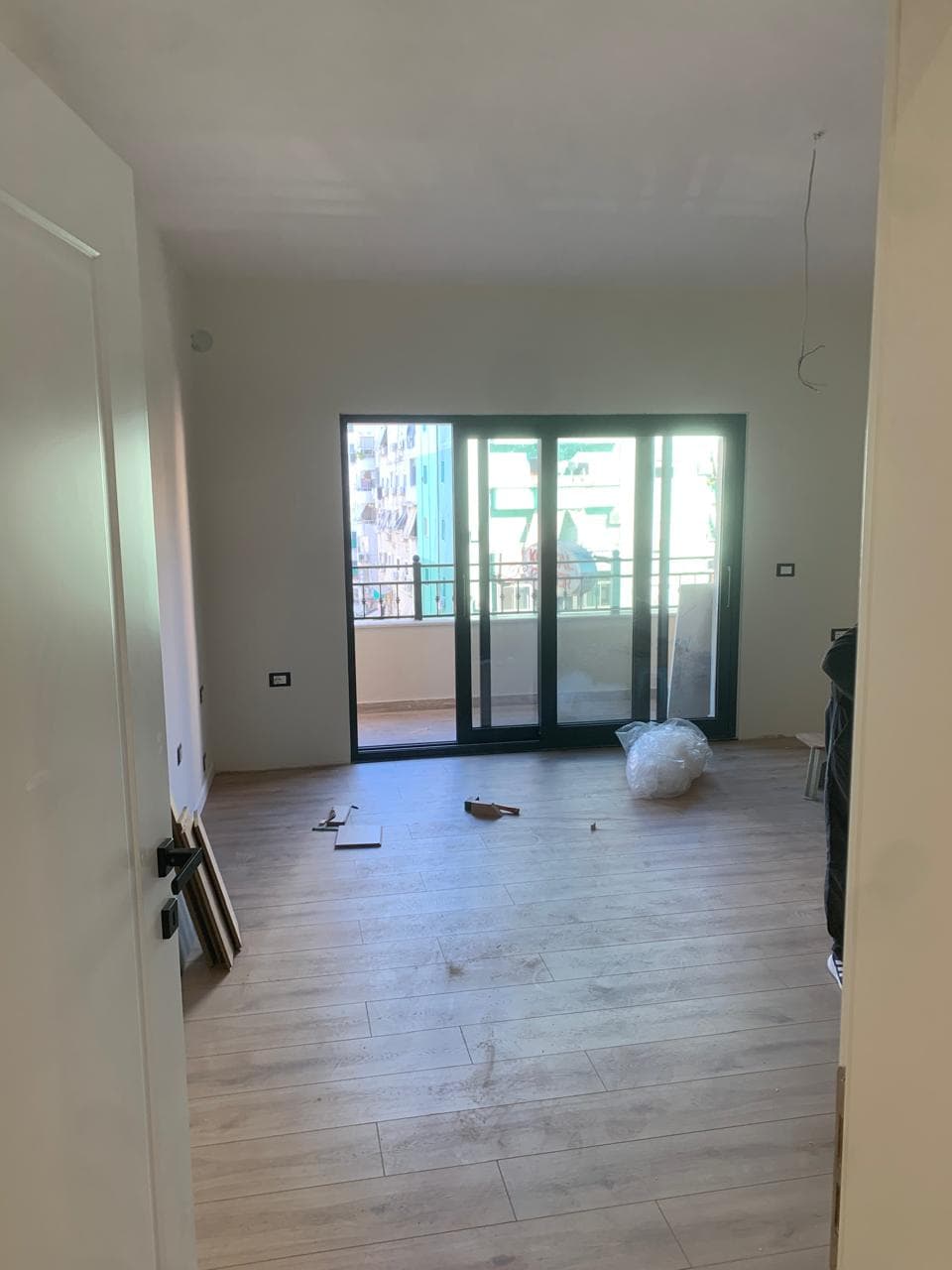 Jepet me qera apartament 3+1+3 tek Kristal Center 3