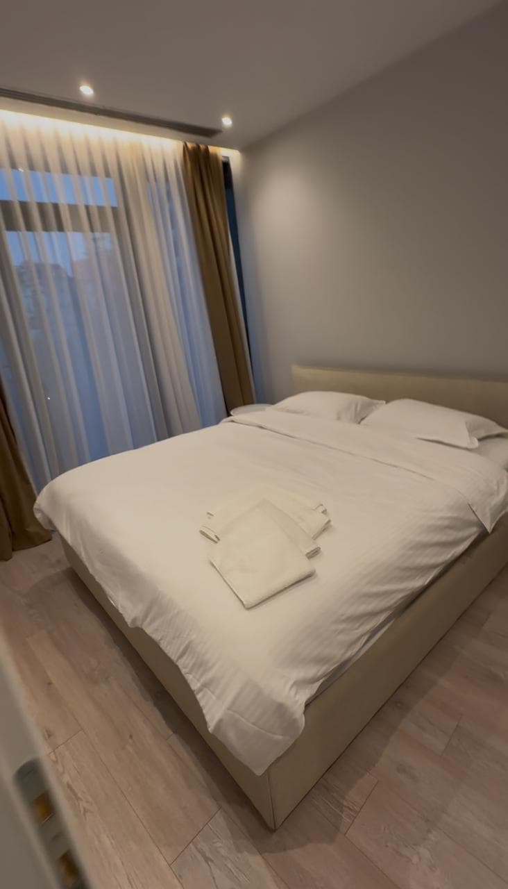 Jepet me qera apartament 1+1 tek Lake View