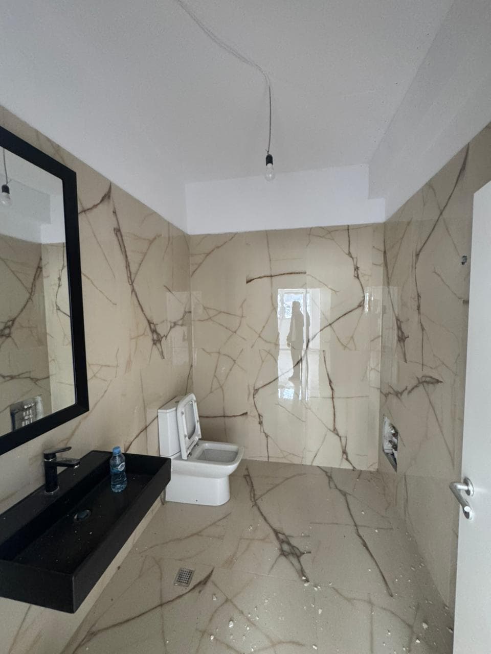 Jepet me qera ambient tek Rezidenca Mangalem 21 Siperfaqe: 85m2 Kati i 0 4