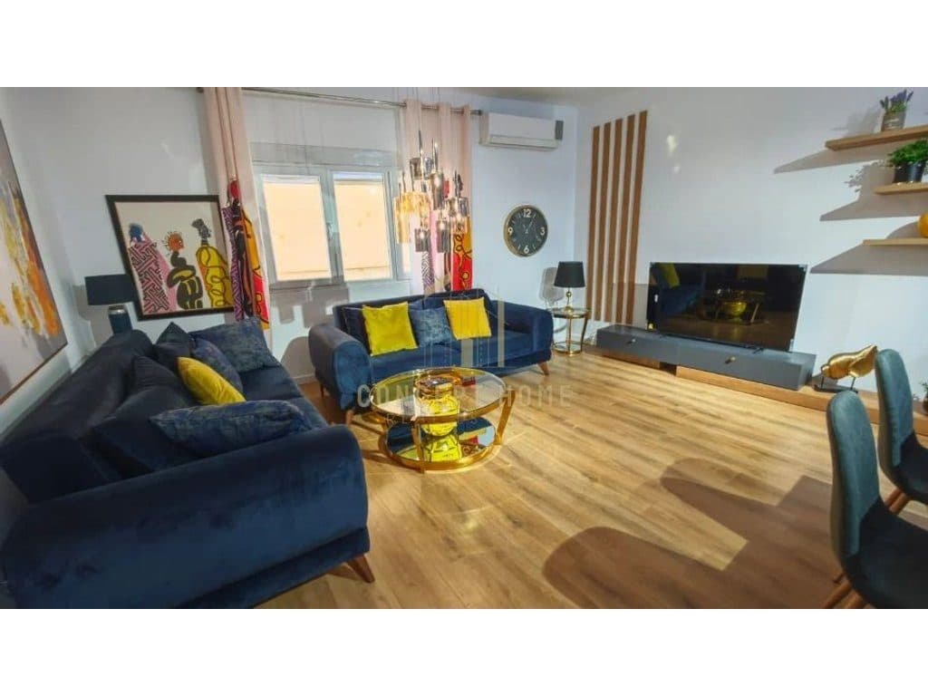 Jepet apartament 2+1+2 me qera tek Komuna e Parisit. Komuna e Parisit/Stadiumi