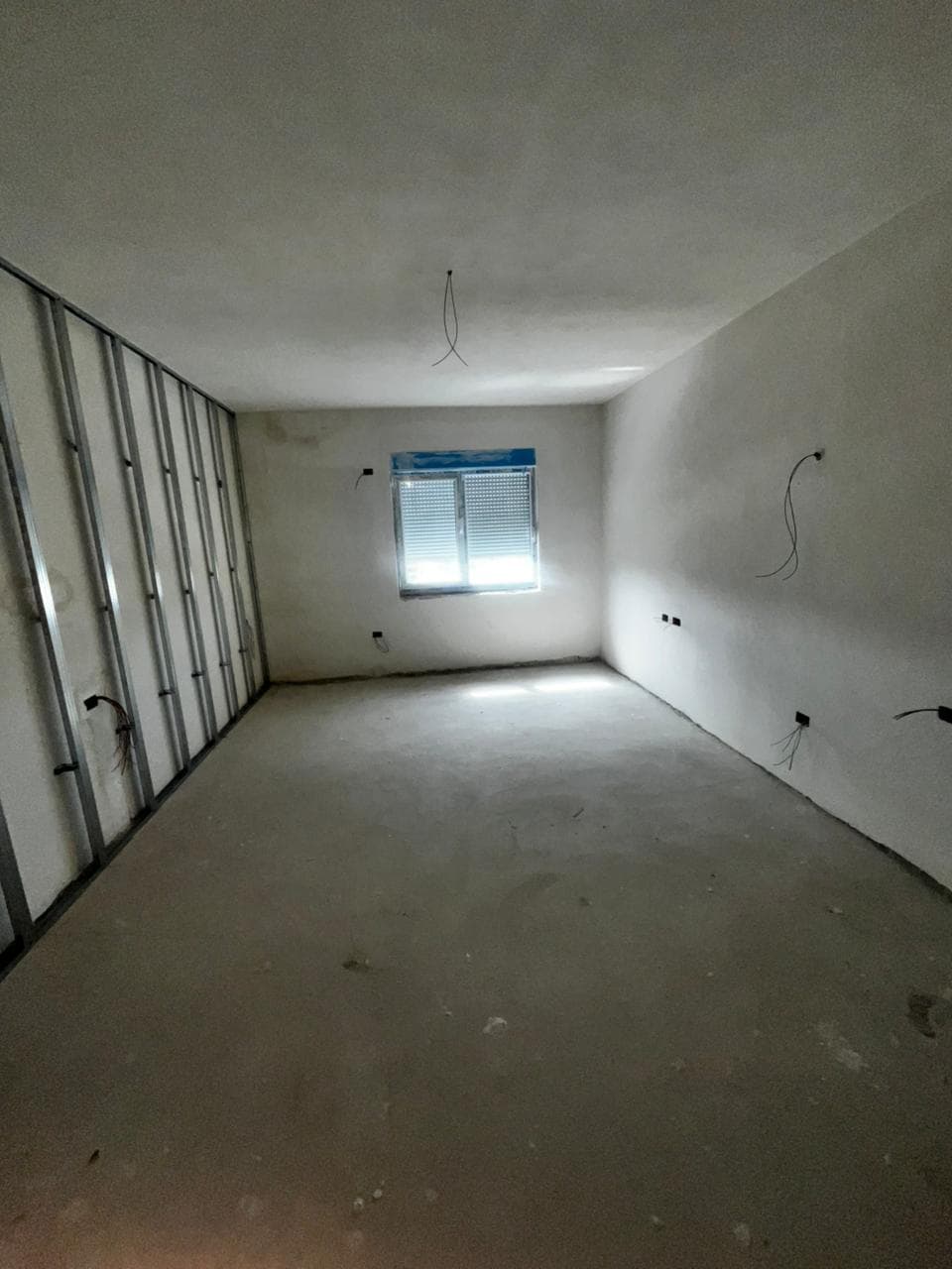 Shitet Apartament 2+1+2 ne Kamez 2