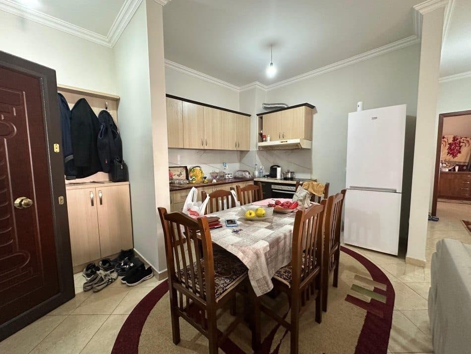 Shitet apartament 2+1 ne Kombinat 2