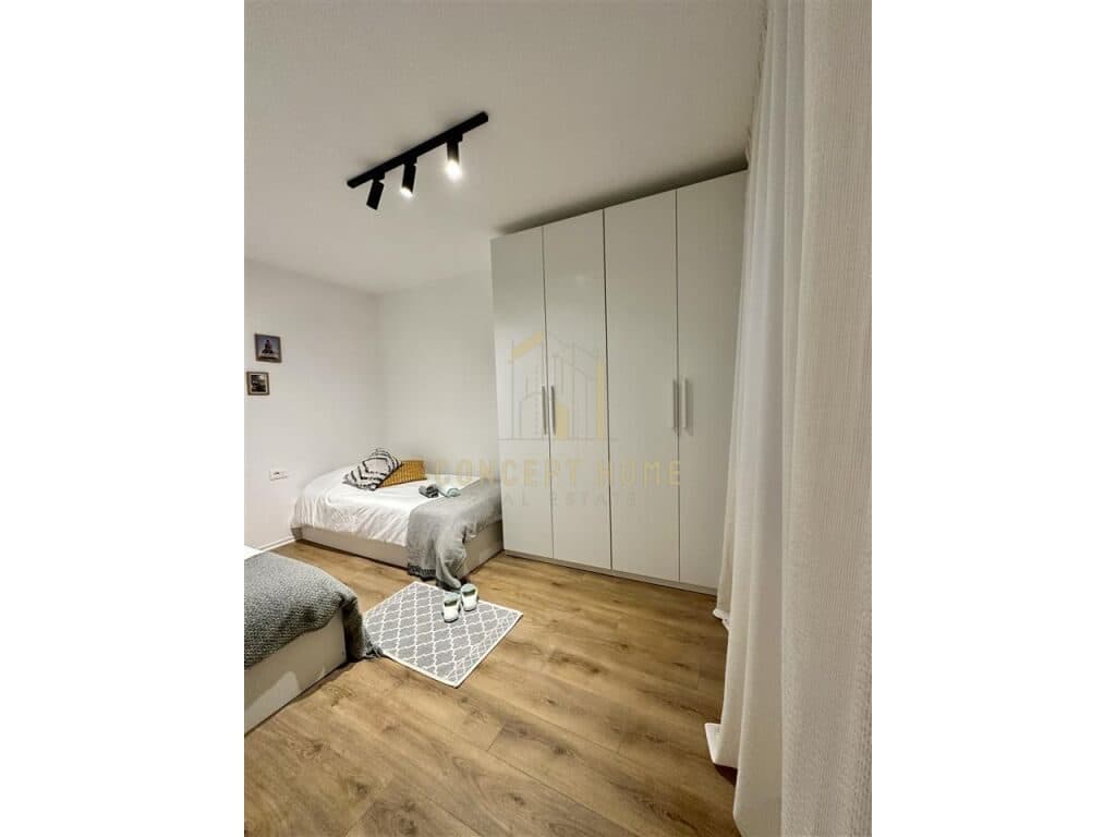 Jepet me qera super apartament 1+1 tek Komuna e Parisit 3