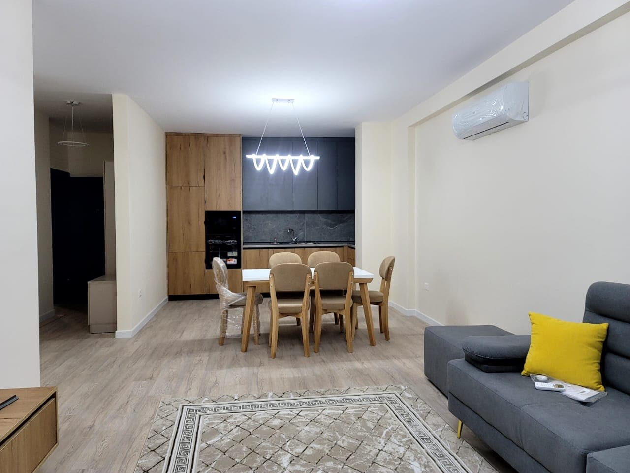 Jepet me qera apartment 2+1 +Verand tek Liqeni i thate 2