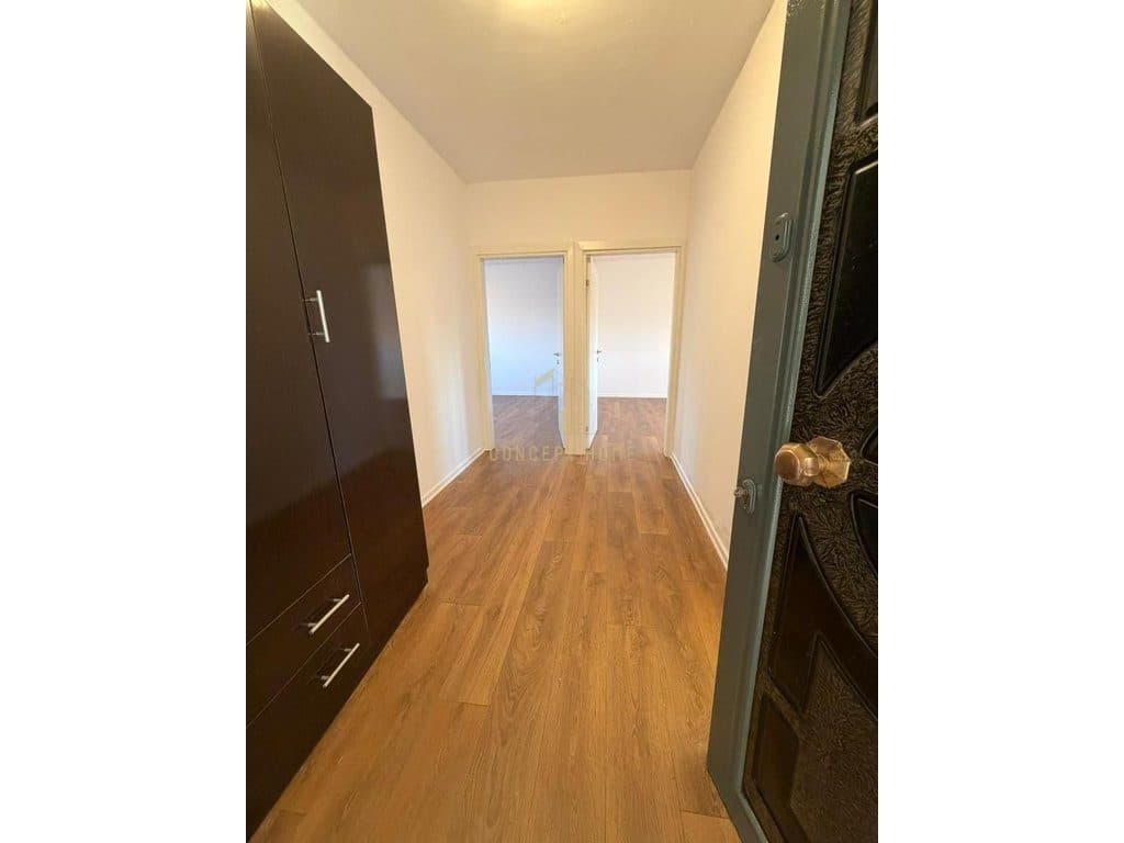 Shitet apartament 1+1 tek Pediatria 4