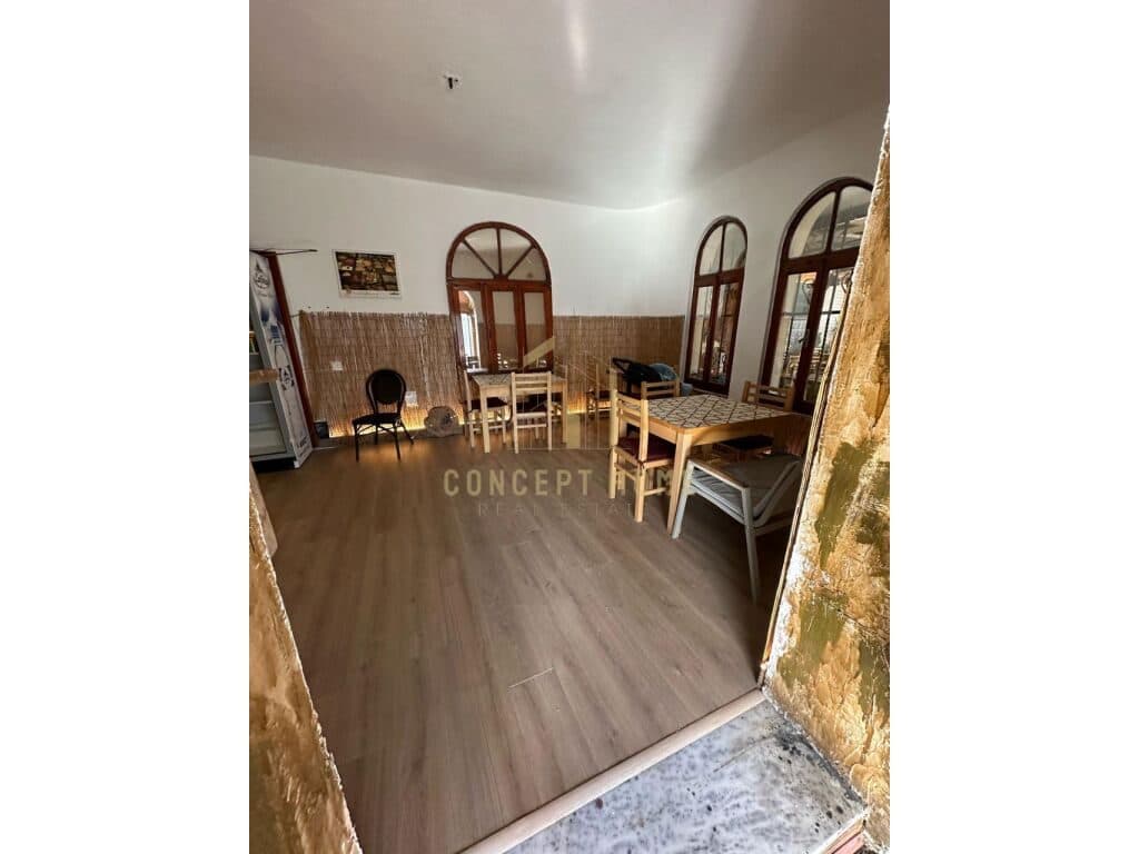 Ambjent i pershtatshem per Restorant ,Kopshti Zologjik!! 2