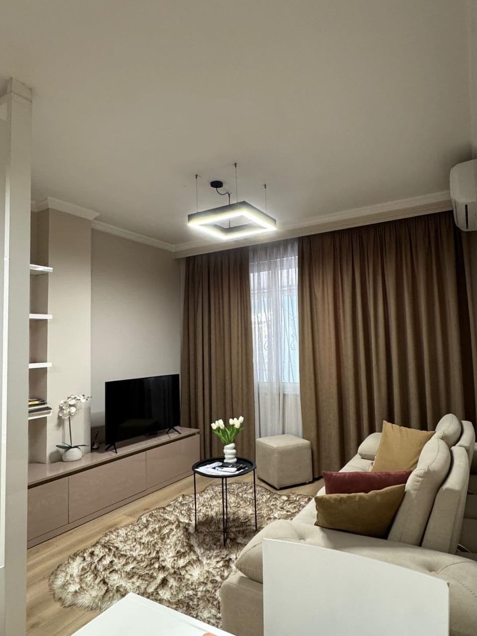 Jepet me qera apartament 1+1 Bllok 4