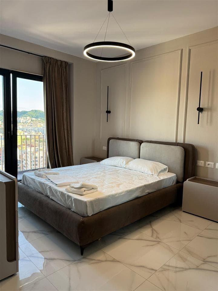 Jepet me qera Apartament 3+1+2 tek Rruga e Kavajes 3