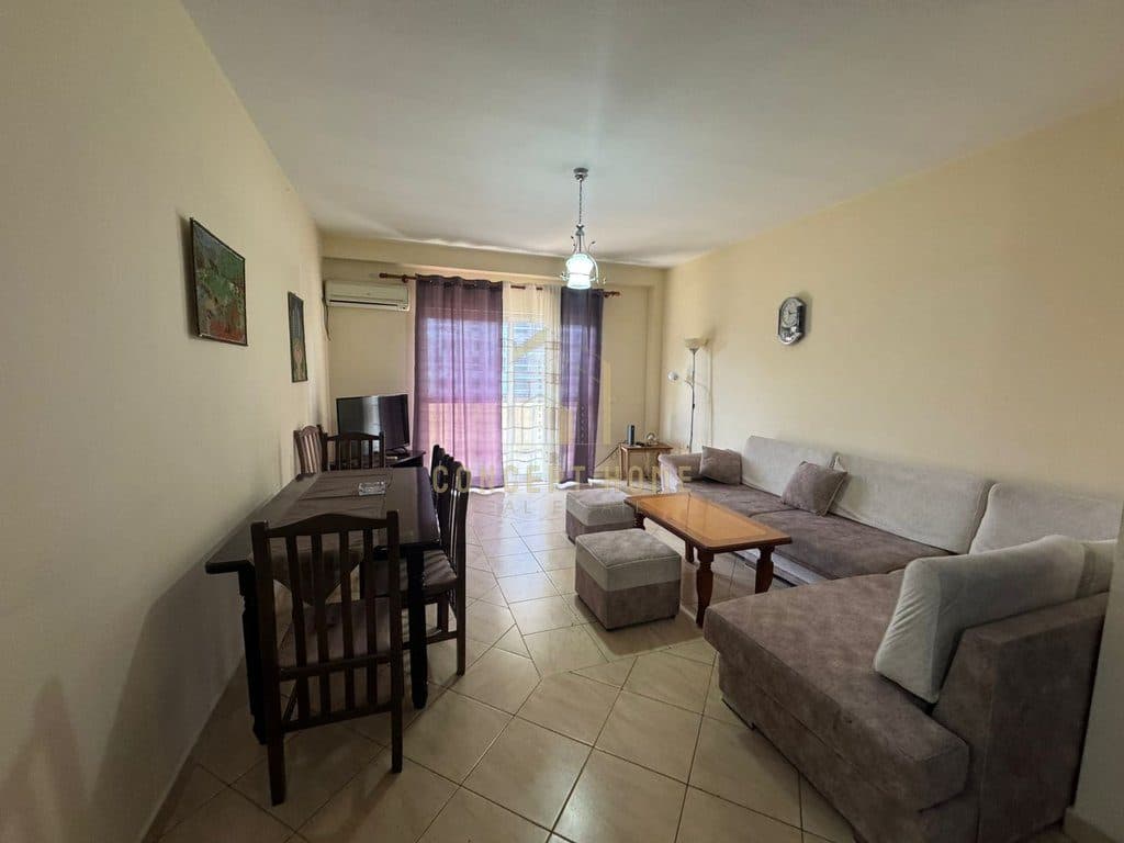 Jepet Apartament me Qera 2+1+2 tek Komuna e Parisit