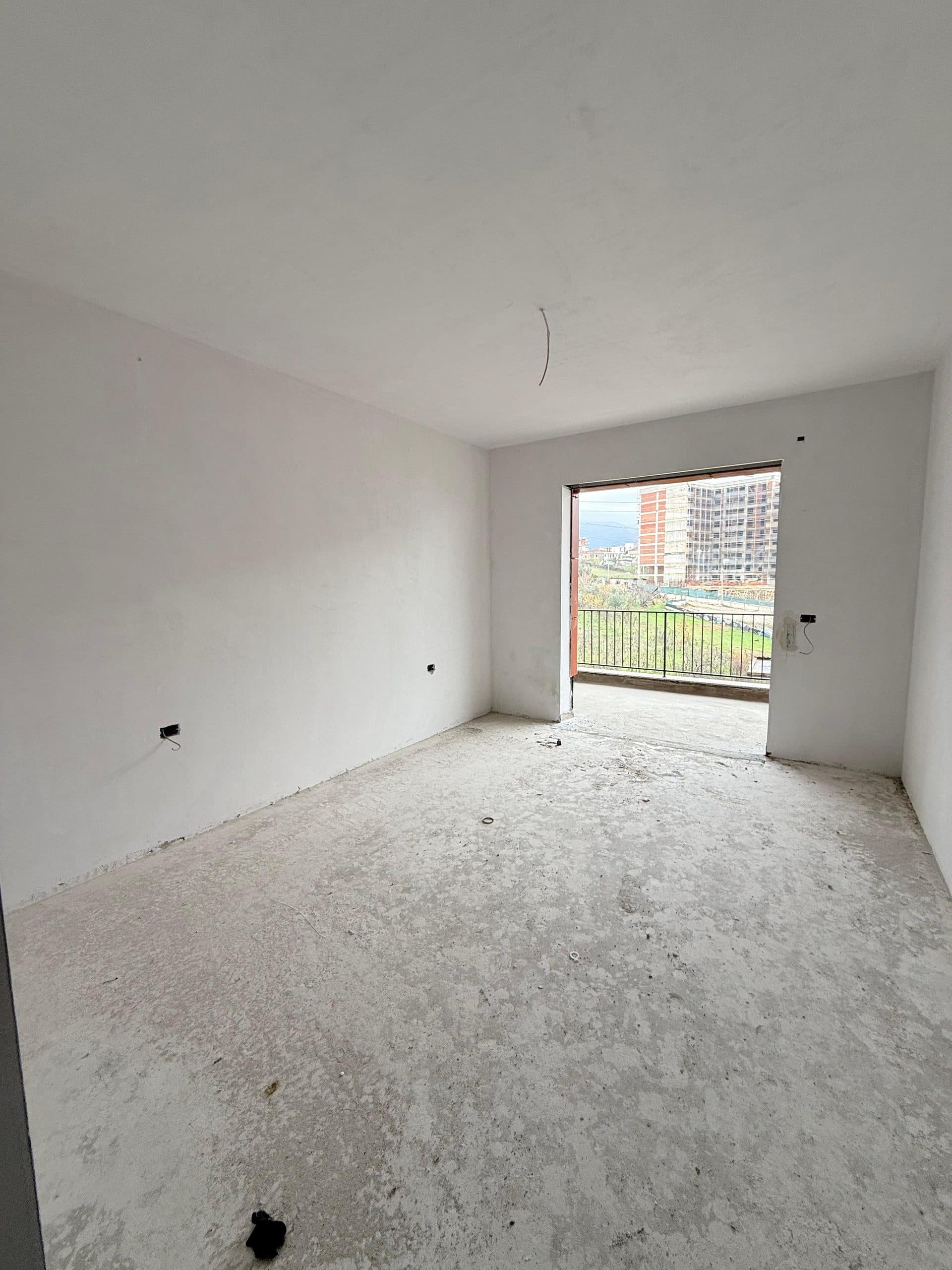 Shitet apartament 2+1+2 ne Paksuqan ( Unaza e Madhe ) 2