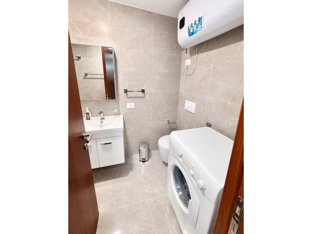 Jepet Apartament me qera 2+1+2+🅿️ tek Komuna e Parisit 4