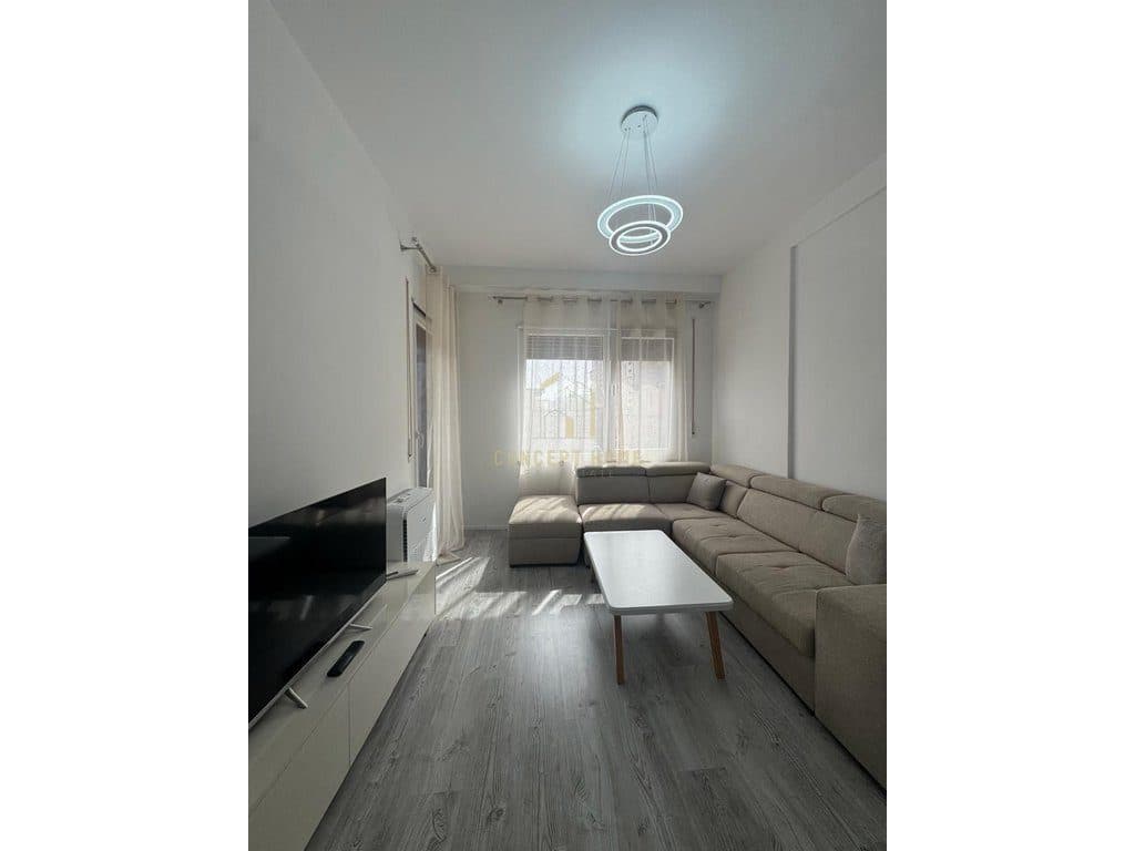 Shitet apartament 2+1 tek Rruga e Kavajes