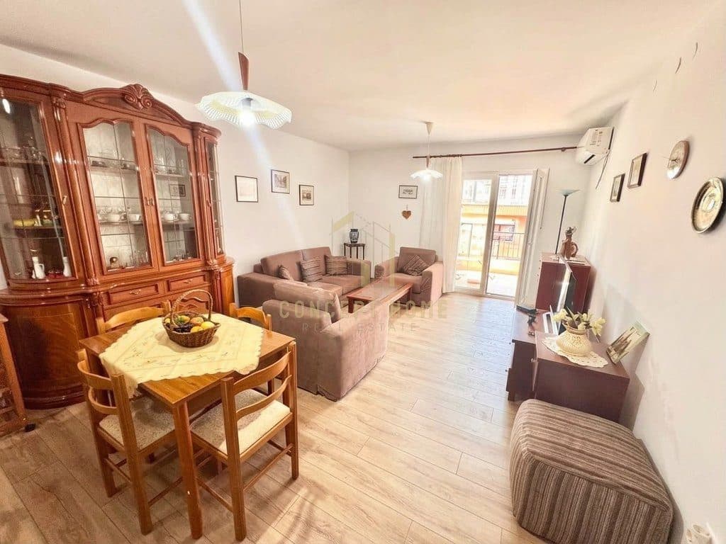Jepet Apartament me qera 2+1+2+🅿️ tek Komuna e Parisit