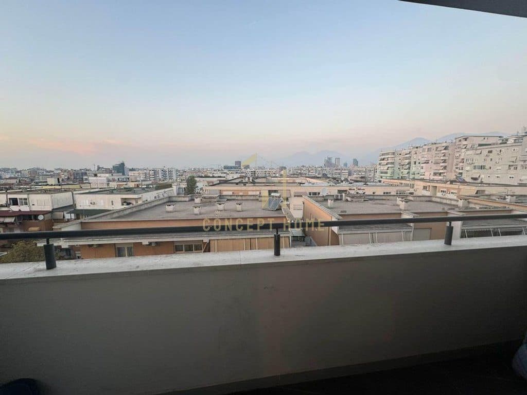Jepet me qera apartament 1+1 tek Komuna e Parisit 4