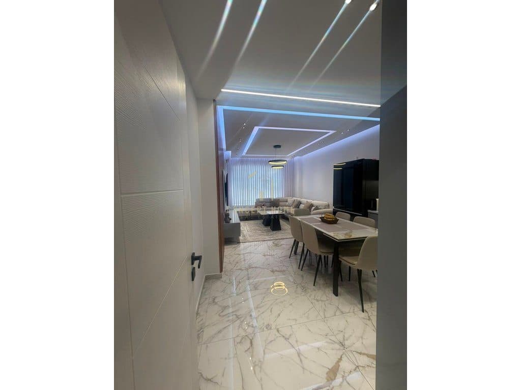Shitet Apartament 2+1 ne Kamez