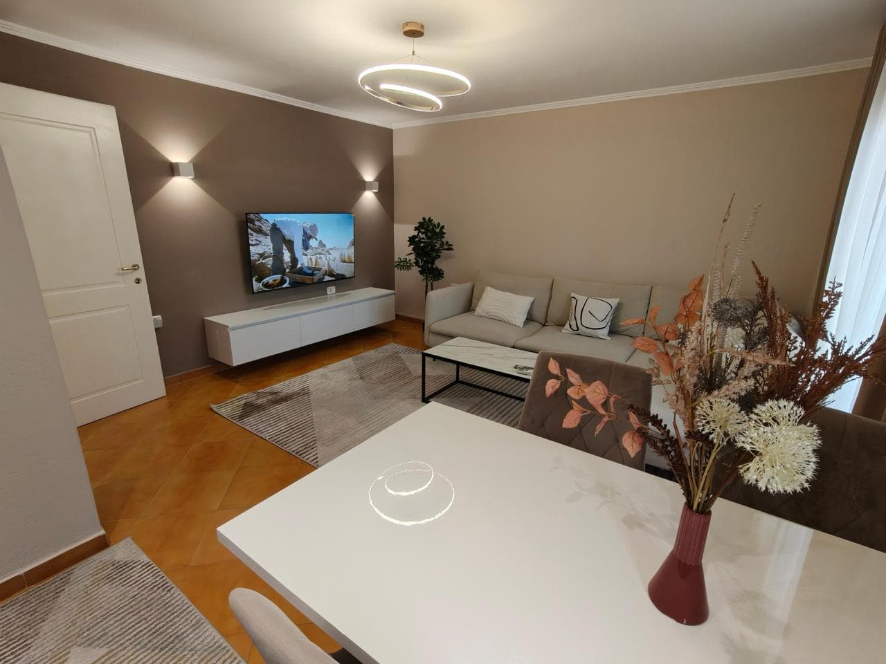 Shitet apartament 1+1 tek Selvia 3