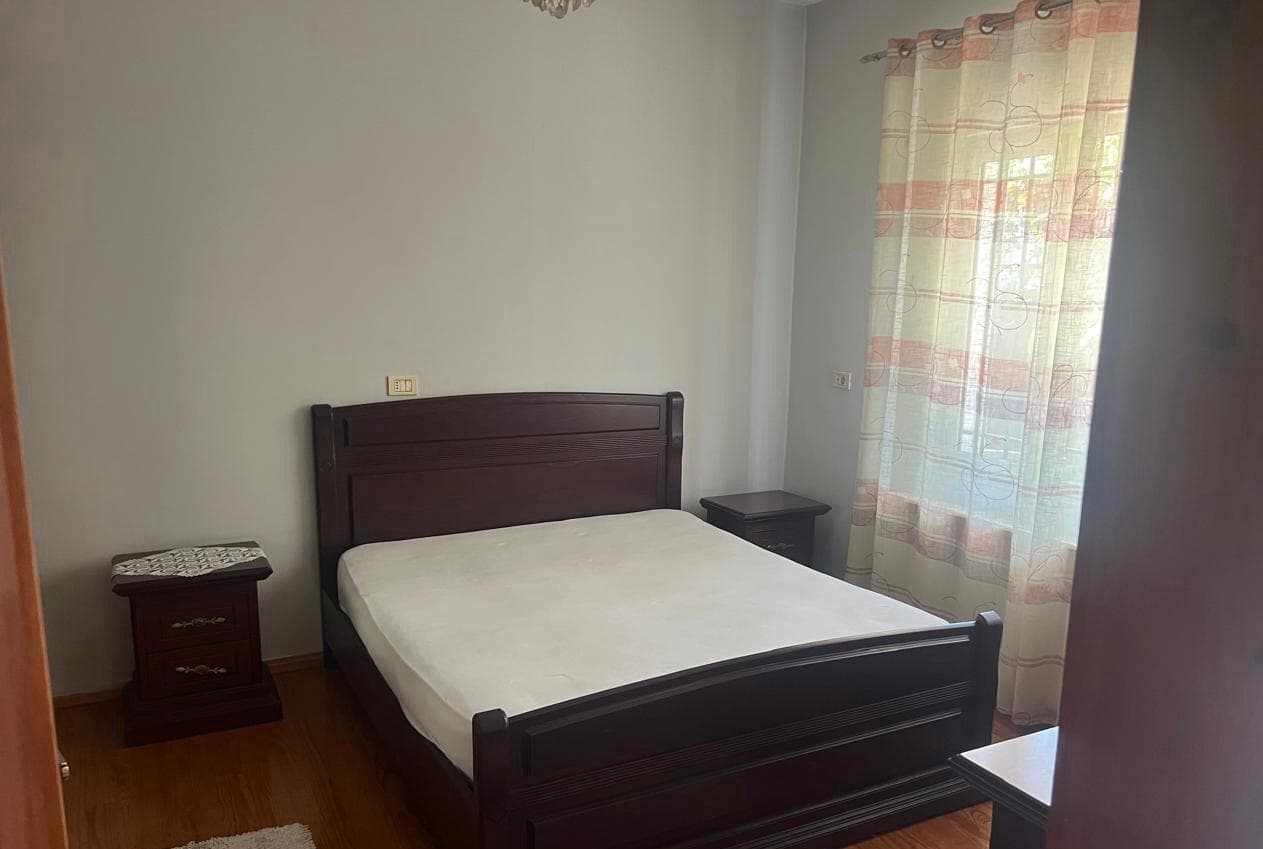Jepet me qera apartament 1+1 Ne Laprake