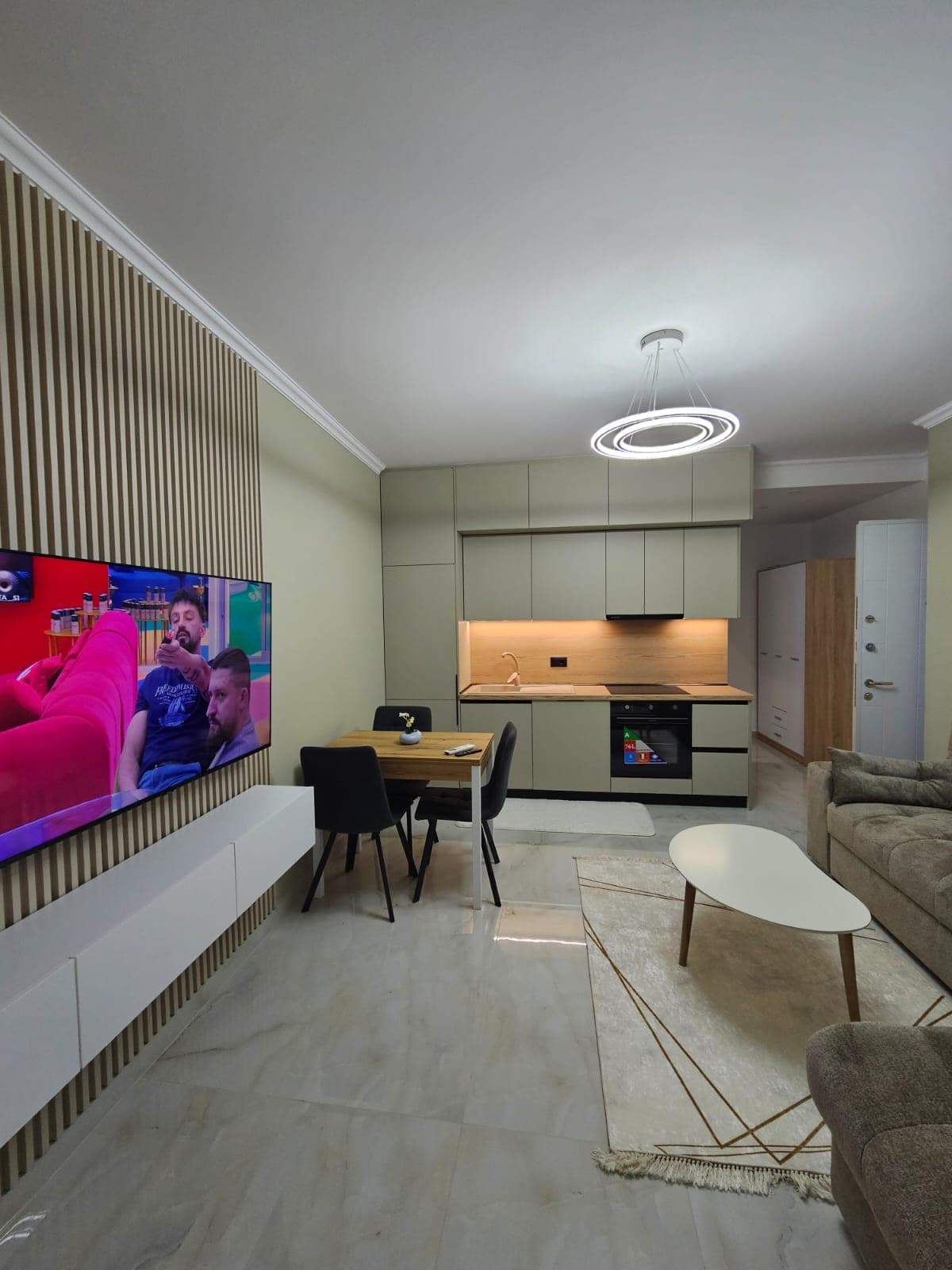 Jepet me qera Apartament 1+1 tek 5 Maji