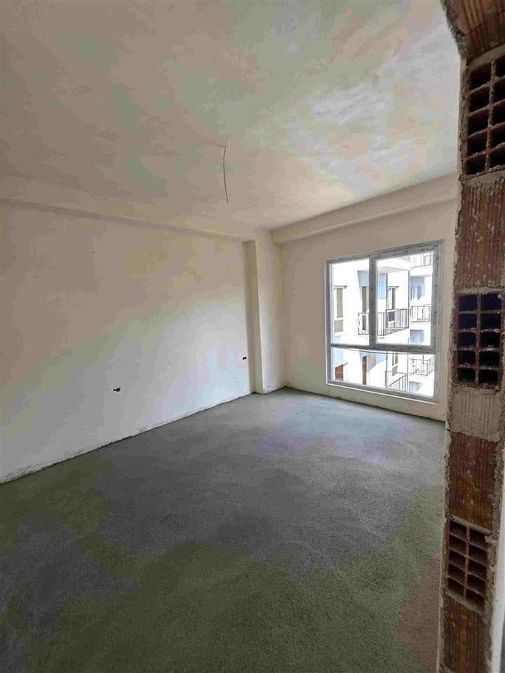 Shitet apartament 1+1 tek Rruga e Dibres 2
