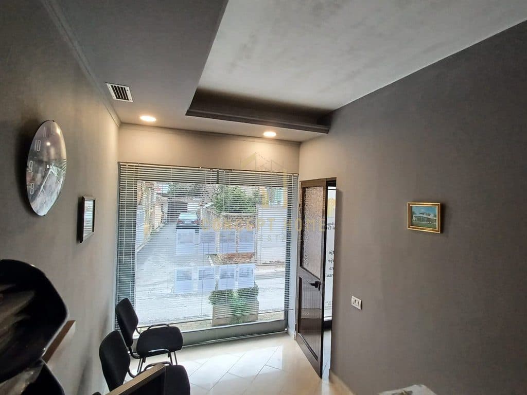 Shitet Apartament 2+1 Ne Qender