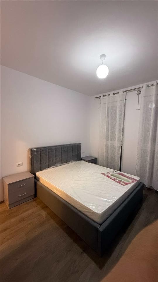 Jepet me qera apartament 1+1 tek Univers City