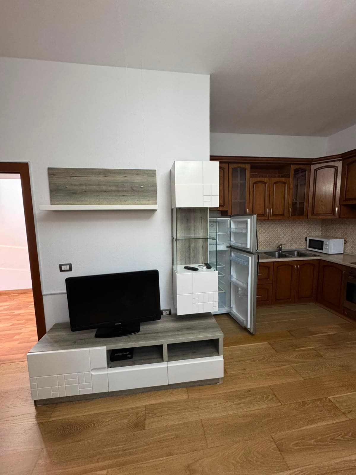 Jepet me qera apartament 1+1 ne Sauk/Cmimi: 30.000 ALL 3