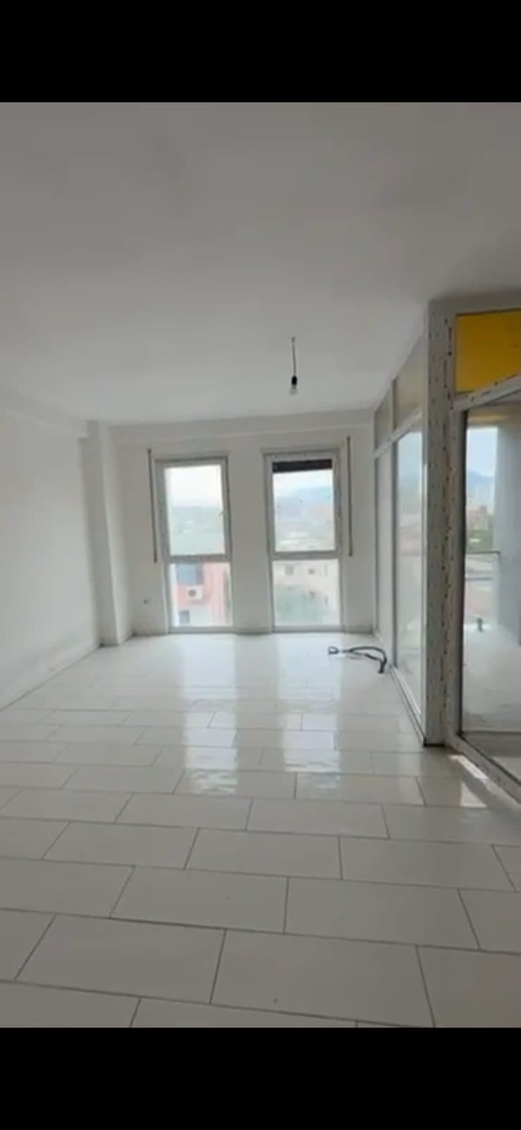 Shitet apartament 2+1+2 tek Bulevardi i Ri 2
