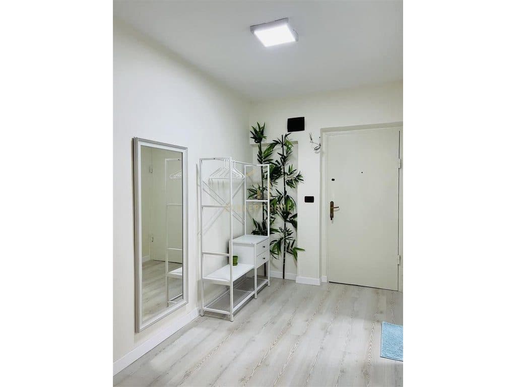 Shitet Apartament 1+1 tek Stadiumi Dinamo 2