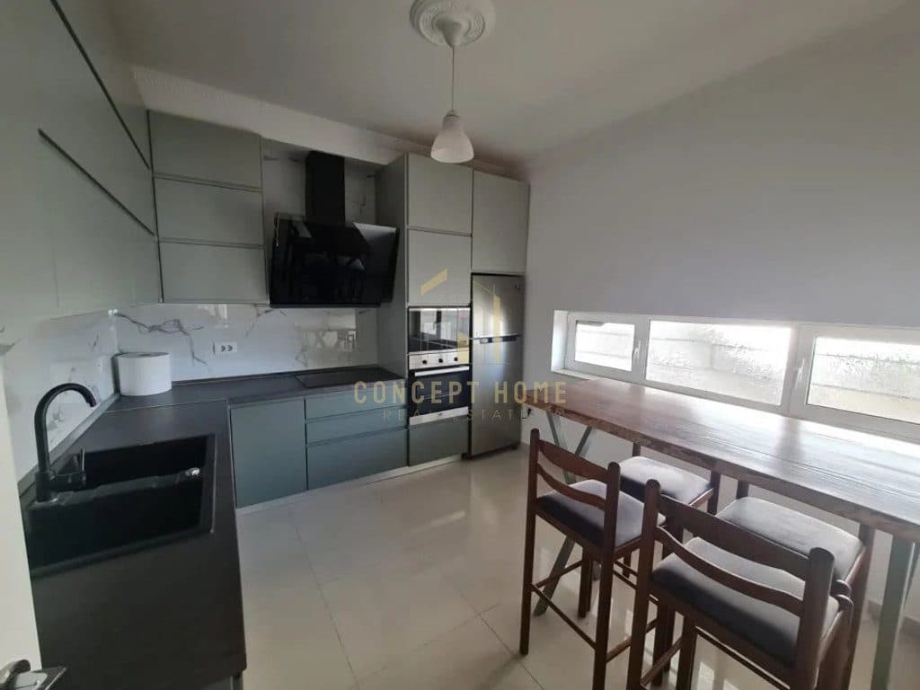 Jepet me qera Apartament 2+1+2 tek Kopshti Botanik 4