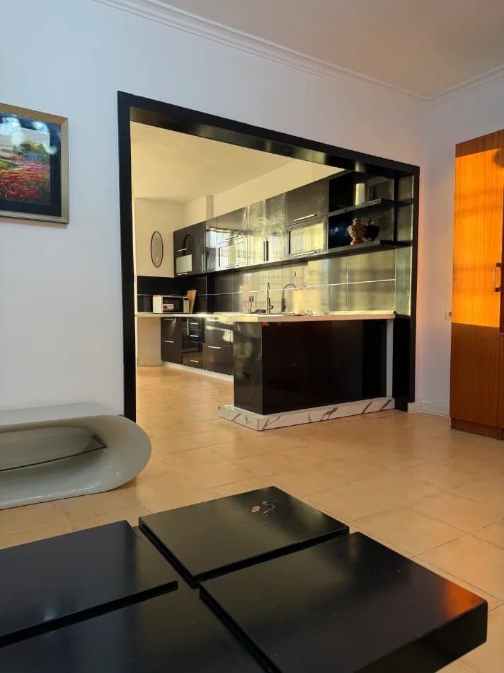 Jepet me qera apartament 2+1+D tek Komuna Parisit 3