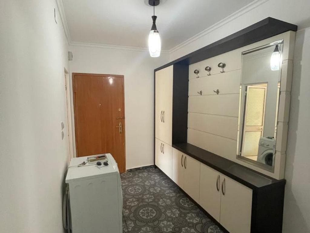 Jepet ne shitje apartament 1+1 ne Kombinat
