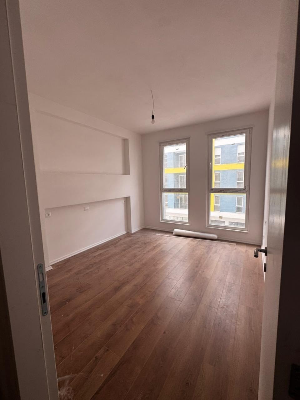 📌 Shitet apartament 1+1+Post Parkimi tek Univers City 3