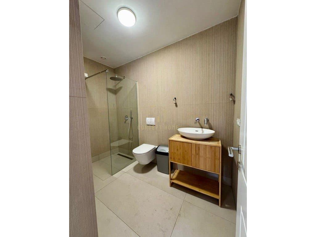 Jepet me qera apartament tek Lake View 4